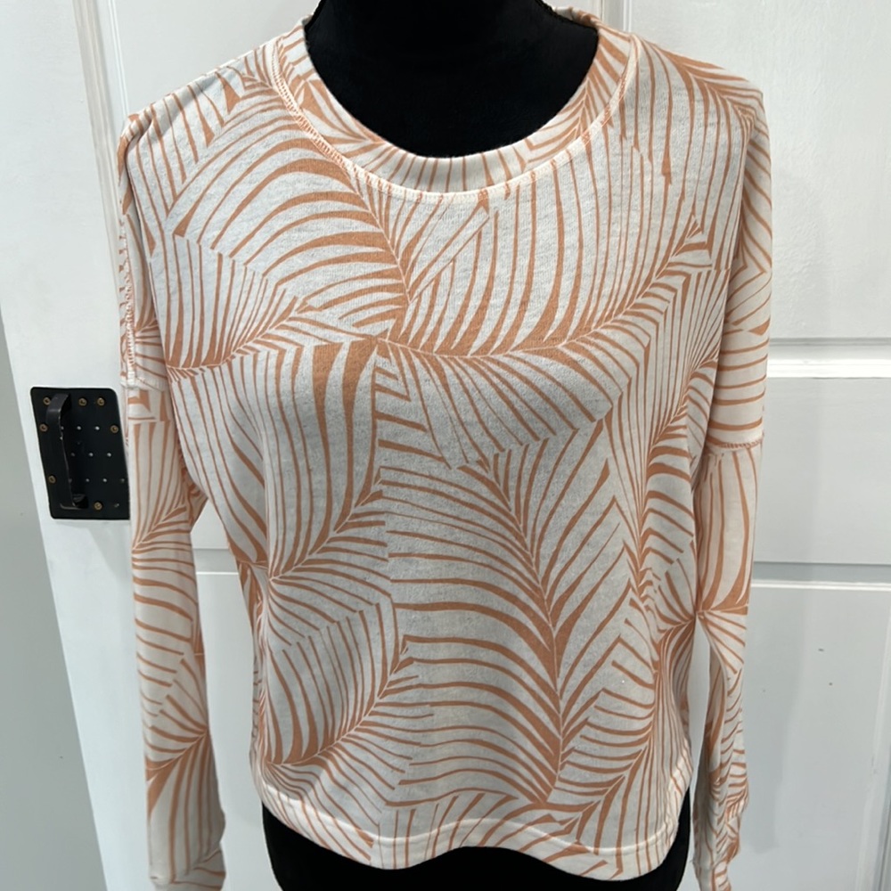 New without tags, never worn, Roxy size small, cropped, oversized, soft sweat